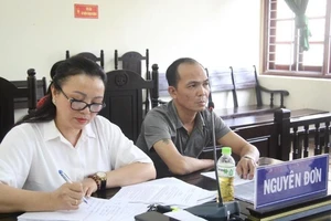 Đang xử vụ cụ bà 28 năm mang nỗi oan giết chồng kiện tòa