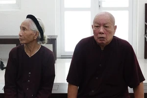 Con dâu 'khai tử' cha mẹ chồng để hưởng thừa kế