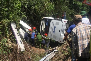 Bộ Công an chỉ đạo điều tra vụ lật xe khiến 13 người chết 