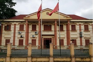 Vì sao bị truy nã 27 năm vẫn làm chánh văn phòng TAND huyện?