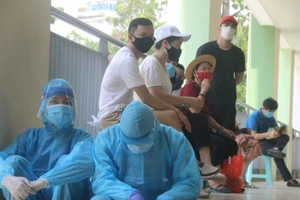 11 ca COVID-19, Hà Nội kêu gọi người dân xét nghiệm RT-PCR