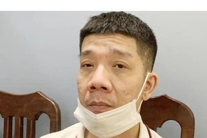 Bị truy nã tội giết người, 'ông trùm' vẫn đi buôn ma túy