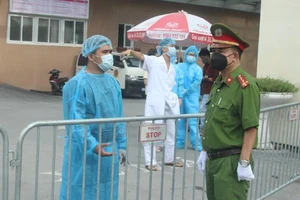 Hà Nội thông báo khẩn, tìm tài xế từng chở bệnh nhân COVID-19