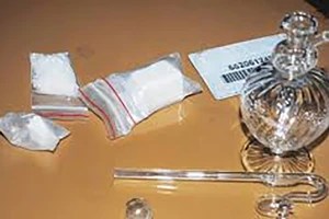 Phó hiệu trưởng tổ chức dùng ma túy ngay tại phòng làm việc