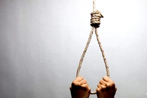 Cha tự tử vì cuộc sống bế tắc, để lại vợ cùng 2 con nhỏ