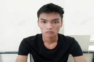 Cầm 5 triệu tiền giả đi mua điện thoại thì bị công an bắt