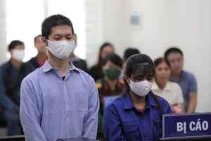 Mẹ ruột và cha dượng bị cáo buộc bạo hành con đến tử vong