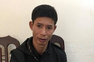 Kẻ cướp mặc áo mưa xông vào ngân hàng lấy 200 triệu đồng