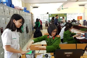 Quy trình lấy vân tay khi làm hộ chiếu gắn chíp điện tử