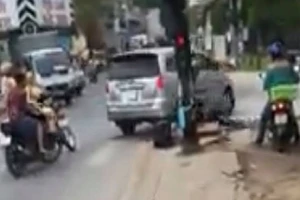 2 ô tô truy đuổi như phim làm chết người