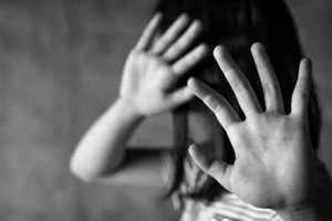 Bắt người đàn ông 72 tuổi vì hiếp dâm bé gái 13 tuổi