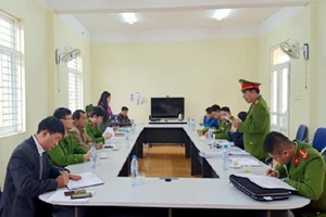 7 lãnh đạo và cựu cán bộ trong cùng 1 xã bị bắt giam