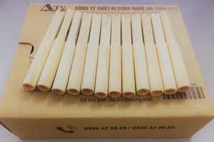 Cục CSGT thử nghiệm ống thổi nồng độ cồn làm từ tre