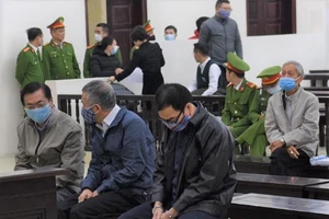 Bất ngờ hoãn phiên xử cựu bộ trưởng Vũ Huy Hoàng