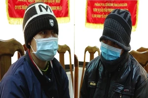 Cảnh sát cứu 2 bé trai 1 tuổi suýt bị bán sang Trung Quốc