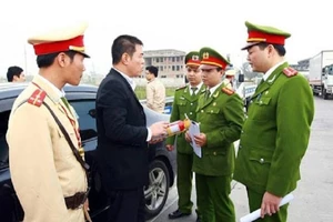 Bộ Công an: Ô tô 4 chỗ không cần trang bị bình chữa cháy