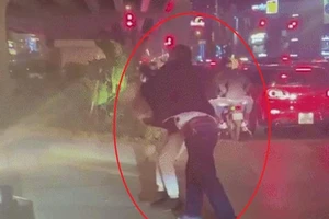 Tài xế Long hành hung nam thanh niên vì bị nhắc dừng đèn đỏ. Ảnh: FB