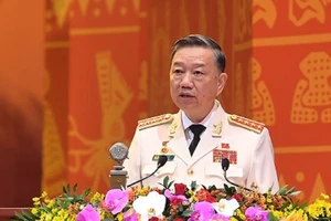Bộ trưởng Tô Lâm đang trình bày tham luận tại Đại hội XIII. Ảnh: Bộ Công an