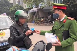 5 người không đeo khẩu trang bị phạt 9 triệu đồng