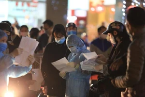 Phong tỏa chung cư nữ nhân viên ngân hàng nhiễm COVID-19 ở