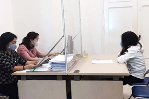 Tung tin bệnh nhân COVID ‘đi hát có tay vịn', 3 phụ nữ bị phạt