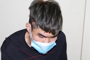 Trần Mạnh Hùng tại cơ quan điều tra. Ảnh: CACC