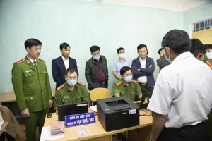 Công an 5 tỉnh Tây Nguyên cấp CCCD gắp chip cho dân