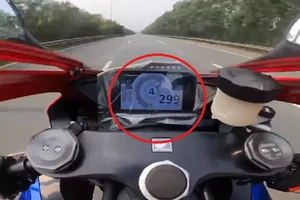 Tài xế phóng mô tô gần 300 km/giờ trên đại lộ Thăng Long