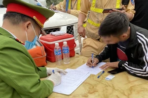 Tài xế bán tải chạy xe trên cao tốc dương tính với ma túy 