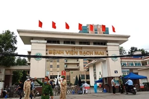 Nâng khống giá robot: BV Bạch Mai 'qua mặt' người bệnh ra sao?