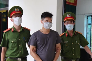 Bắt giam chủ mưu vụ clip đồi trụy gắn mác karaoke Sunny