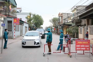 Giả mạo đoàn từ thiện để ‘thông chốt’ kiểm dịch COVID-19