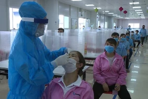 1 ca dương tính COVID-19 có tới 440 trường hợp F1