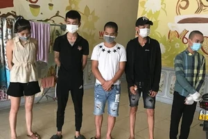 5 nam nữ rủ nhau vào nhà nghỉ giữa dịch COVID-19, bị phạt 75 triệu đồng