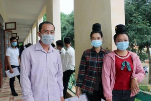 Xem xét đặc cách cho nữ thí sinh không thể đi thi vì sinh con