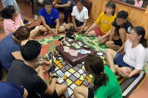 Cao Bằng: Bắt nhiều cán bộ xã tụ tập đánh bạc giữa lúc dịch