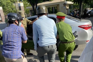 Tạm giữ nam shipper tông xe máy khiến 1 cán bộ công an nhập viện