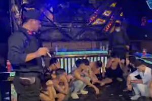 26 nam nữ tụ tập 'bay lắc' ở quán karaoke đang giữa mùa dịch