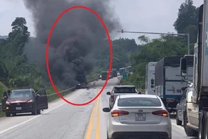 Cảnh sát phát hiện thi thể bên cạnh xe tải cháy rụi trên cao tốc