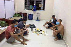 Nhậu trong khu cách ly, 5 người bị đề xuất phạt 37,5 triệu đồng