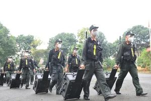 100 cảnh sát cơ động chi viện cho Bà Rịa - Vũng Tàu chống dịch