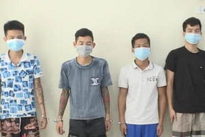 Hack facebook rồi nhắn tin vay tiền, nhóm thanh niên lừa được hơn 2 tỉ 