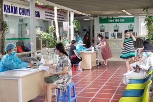 Hơn 1.000 thai phụ tại Hà Nội được tiêm phòng COVID-19 bằng vaccine Pfizer