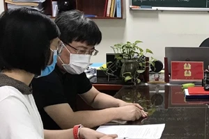 1 giám đốc bị khởi tố vì chỉ đạo chôn hơn 200 tấn chất thải xuống đất