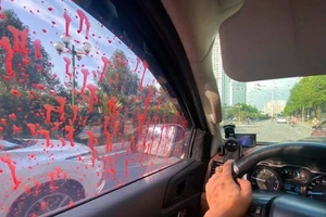 Công an Hà Nội điều tra vụ hàng loạt ô tô bị tạt sơn đỏ