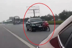 Ô tô tông chết người, kéo rê xe máy thêm 1 km