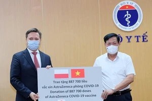 Việt Nam nhận hơn 4 triệu liều vaccine do Ý, Ba Lan và Hàn Quốc tài trợ