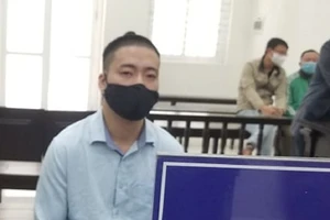 Đâm chết người trong lúc bênh vực mẹ