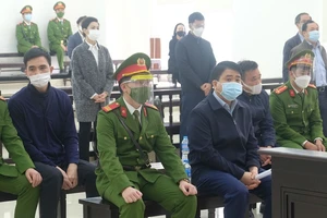 Tòa xử tới 20 giờ tối, cựu chủ tịch Nguyễn Đức Chung nói lời sau cùng