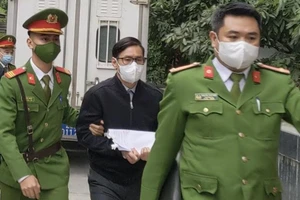 Cựu giám đốc sở: Nhận 300 triệu từ Nhật Cường là theo 'truyền thống văn hóa' 